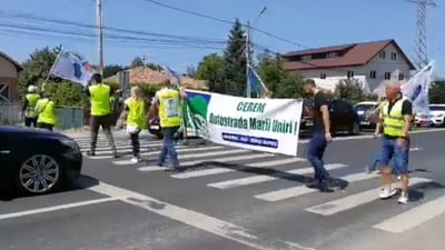 Câteva zeci de ieșeni au protestat pentru autostrada Tg.Mureș -Iași