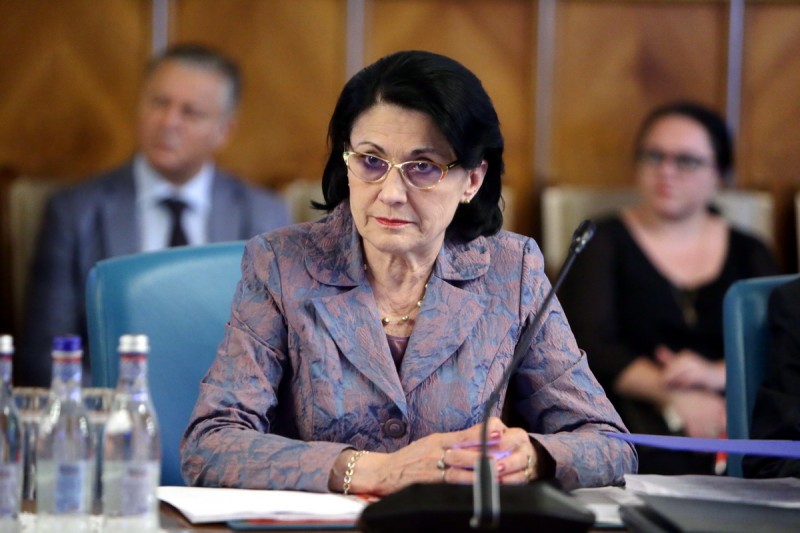UPDATE: Ministrul educației, demis de premier pentru declarațiile despre cazul Caracal
