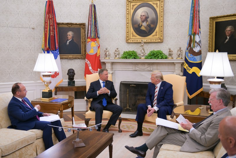 Preşedinţii Klaus Iohannis şi Donald Trump au adoptat, la Washington, o declaraţie comună Preşedinţii Klaus Iohannis şi Donald Trump au adoptat, la Washington, o declaraţie comună
