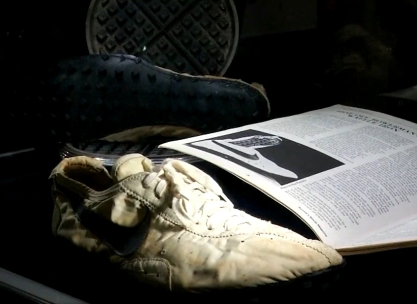 O pereche de adidaşi Nike a fost vândută cu 437.500 de dolari la o licitație
