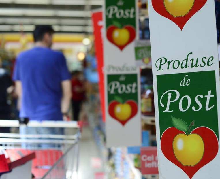 Specialiştii avertizează populaţia să verifice cu atenţie produsele de post care se vând în această perioadă în magazine