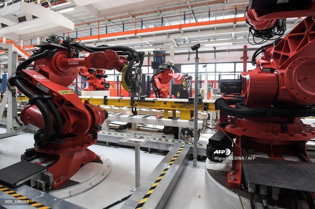 Roboții ar putea prelua peste 20 de milioane de joburi până în 2030