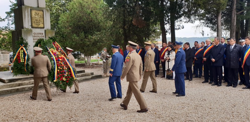 Rugăciuni pentru cei 17.000 de militari căzuți în județ în luptele din 1944 Rugăciuni pentru cei 17.000 de militari căzuți în județ în luptele din 1944