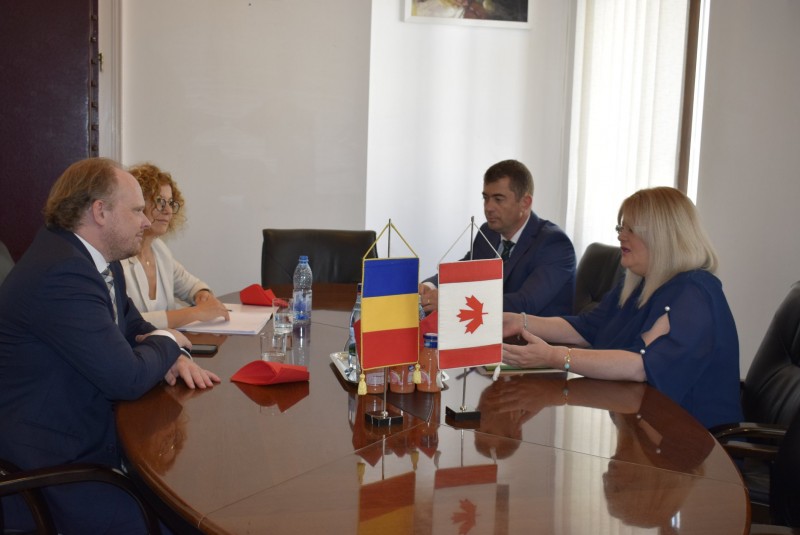 Prima grădiniţă canadiană din România şi sud-estul Europei a fost inaugurată la Sibiu Prima grădiniţă canadiană din România şi sud-estul Europei a fost inaugurată la Sibiu