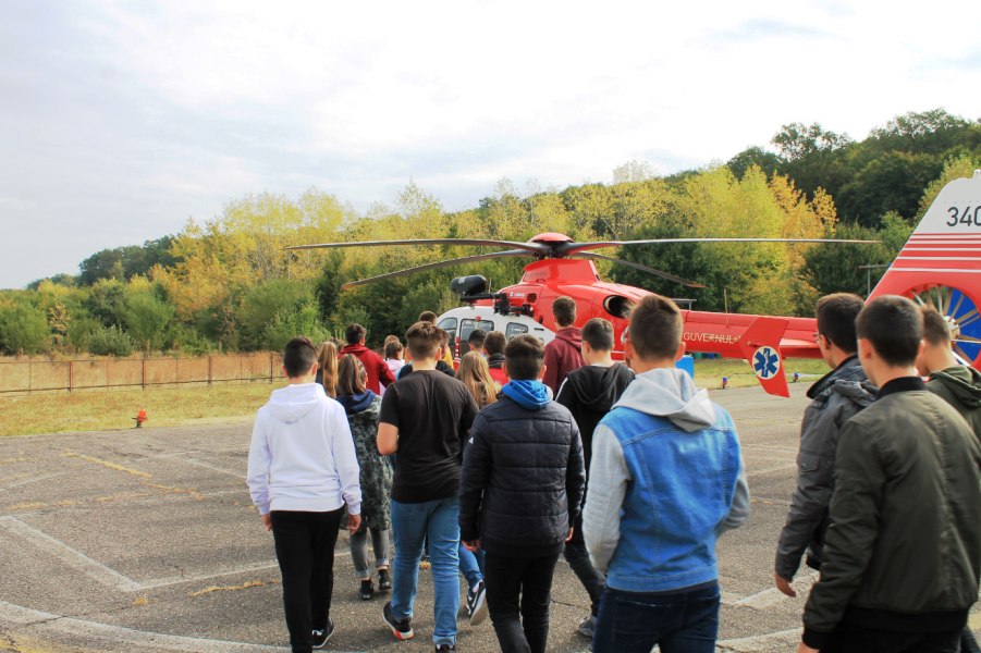 Zeci de copii mureșeni învață cum să acorde primul ajutor în cadrul Zilelor Spitalului de Urgență Târgu-Mureș