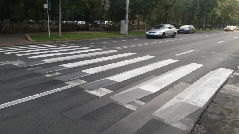 Doi copii au fost accidentaţi de un microbuz pe o trecere de pietoni din Agnita Doi copii au fost accidentaţi de un microbuz pe o trecere de pietoni din Agnita