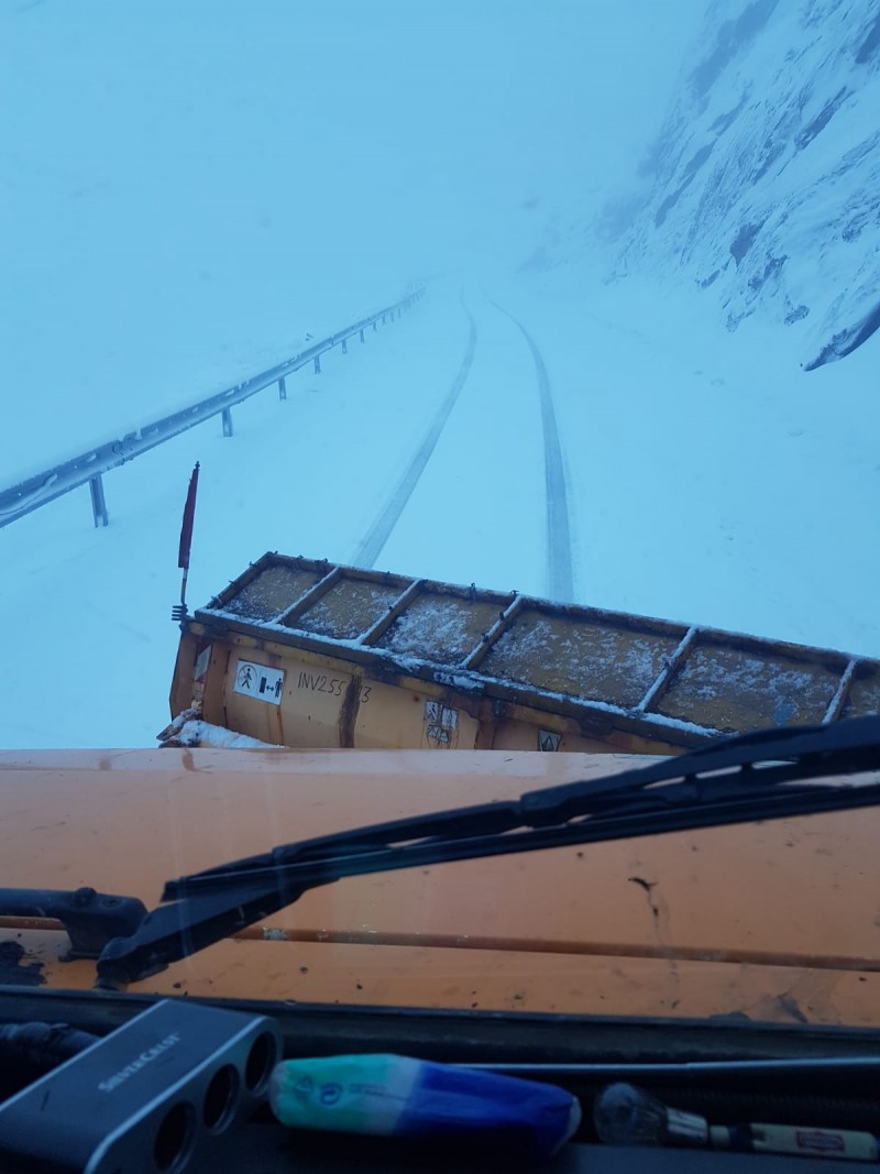 Drumarii au intervenit pe Transalpina în sprijinul mai multor turişti