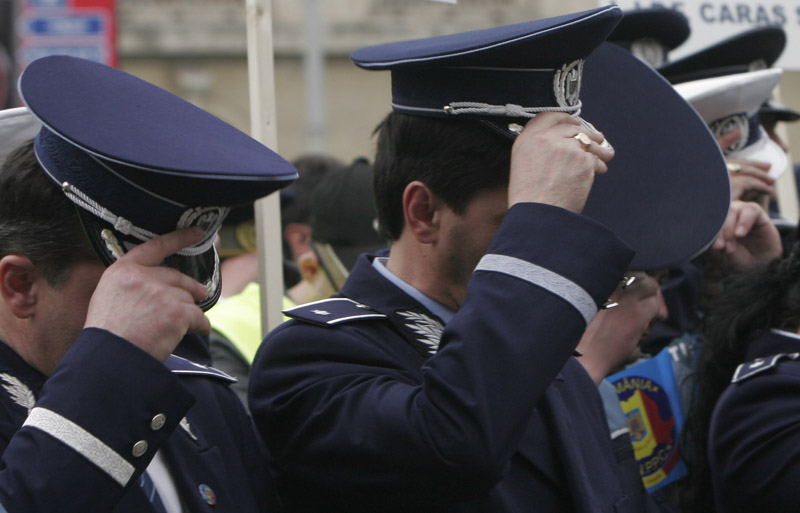 Doi elevi ai Şcolii de Poliţie din Câmpina, judeţul Prahova, exmatriculaţi