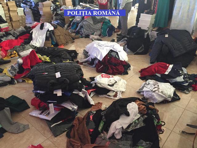 Dosare penale pentru comercializarea de mărfuri contrafăcute la Reghin și Sighișoara