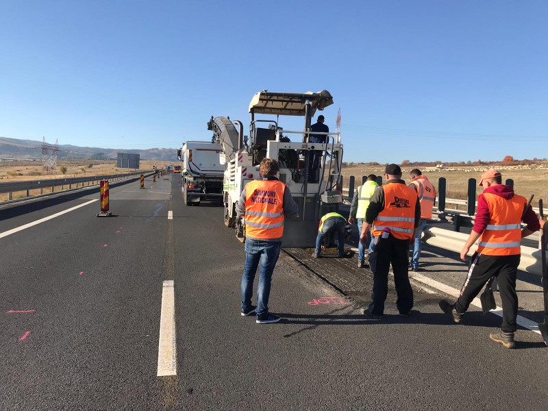 A început asfaltarea tronsonului Cristian-Râşnov, de pe viitoarea autostradă Comarnic-Braşov