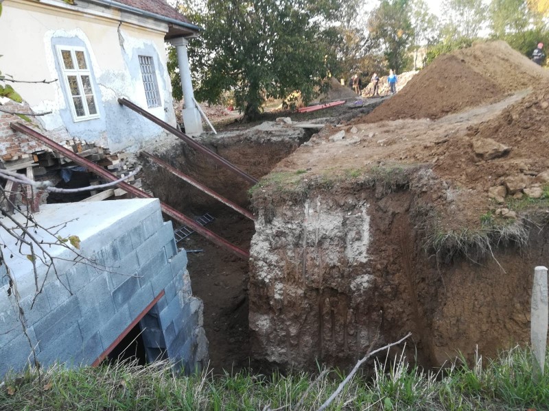 UPDATE: Bărbatul căzut în șant în localitatea mureșeană Dumitreni a decedat