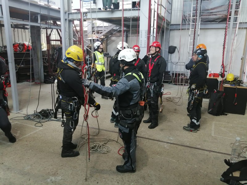 Prima tabără de alpinism de intervenție din România are loc în aceste zile la Brașov
