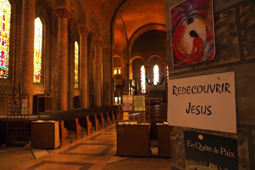 Biserica Catolică din Franța promite despăgubiri victimelor preoţilor pedofili