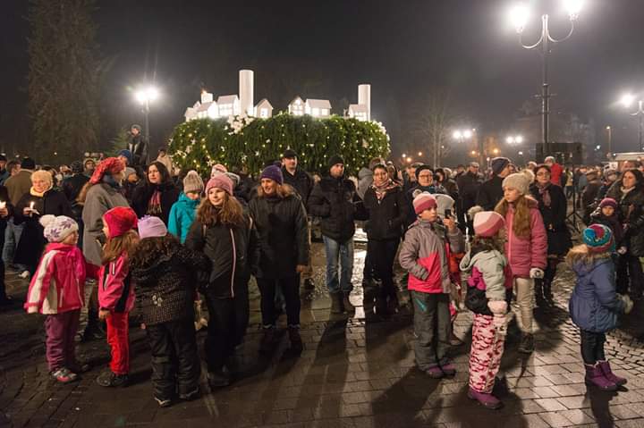 Două coroane de Advent amplasate în municipiul Sfântu Gheorghe, în aşteptarea Crăciunului