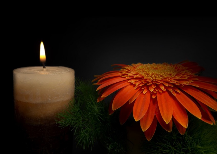 Mii de persoane celebrează Ziua Morţilor sau Luminaţia, în Harghita