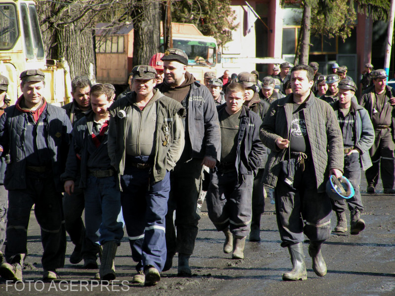 Întâlnire între reprezentanții minerilor și premierul în exercițiu Întâlnire între reprezentanții minerilor și premierul în exercițiu