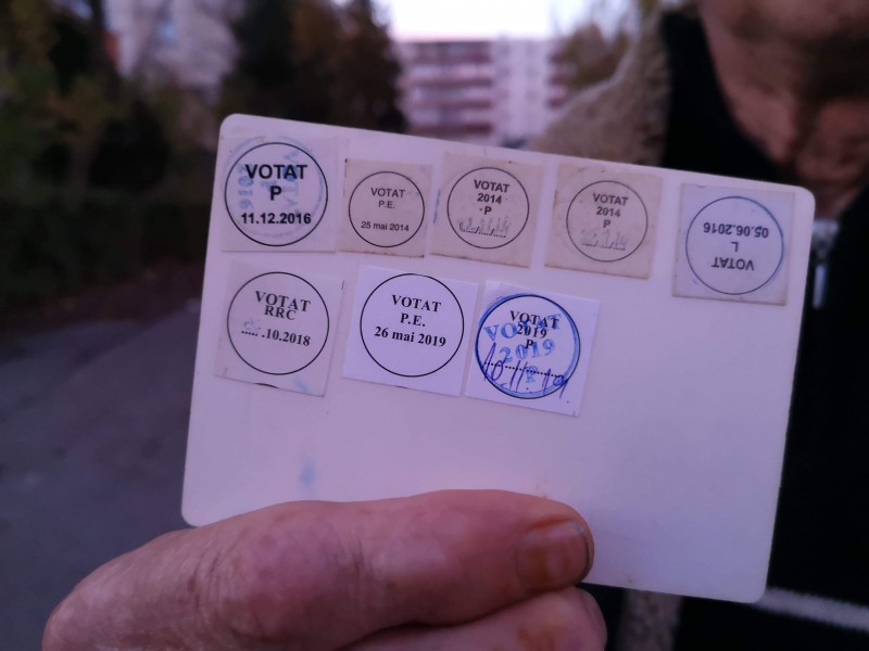 Sute de târgumureșeni au votat la prima oră a dimineții