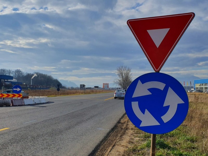Sens giratoriu provizoriu, pe DN 73, pentru a evita ambuteiajele de Sărbători
