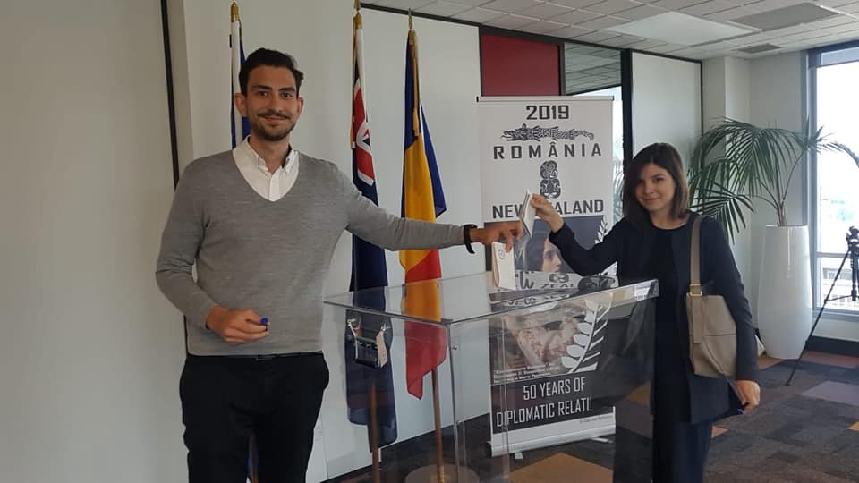 Alegerile pentru preşedintele României s-au încheiat în Australia, China, India, Japonia Alegerile pentru preşedintele României s-au încheiat în Australia, China, India, Japonia