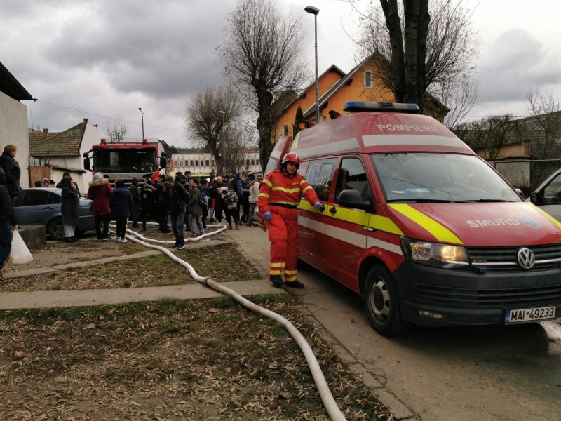 36 de persoane evacuate dintr-un bloc din Târgu-Mureș