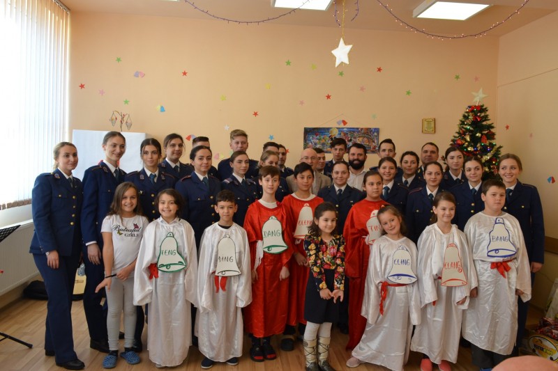 Moș Crăciun a venit cu o săptămână mai repede la copiii din centrul de îngrijire ASTRA Brașov