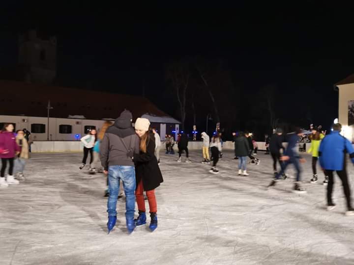 Îndrăgostiții din Tg.Mureș vor patina gratuit de Valentine’s Day