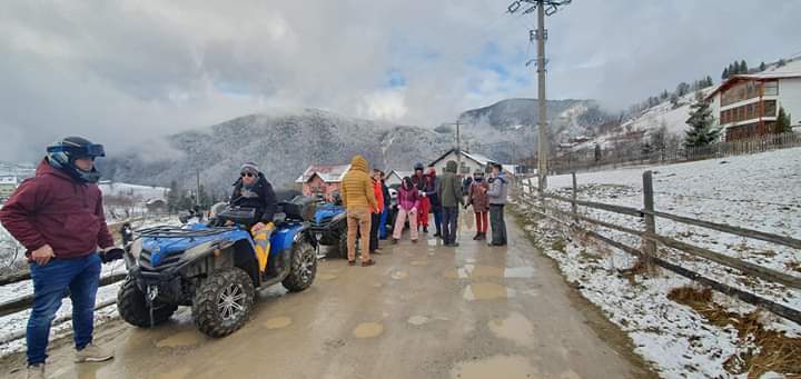 A fost plin de turişti în acest ultim weekend din an în zona Moieciu de Sus