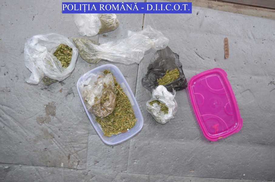 Cinci mureșeni reținuți pentru trafic de droguri