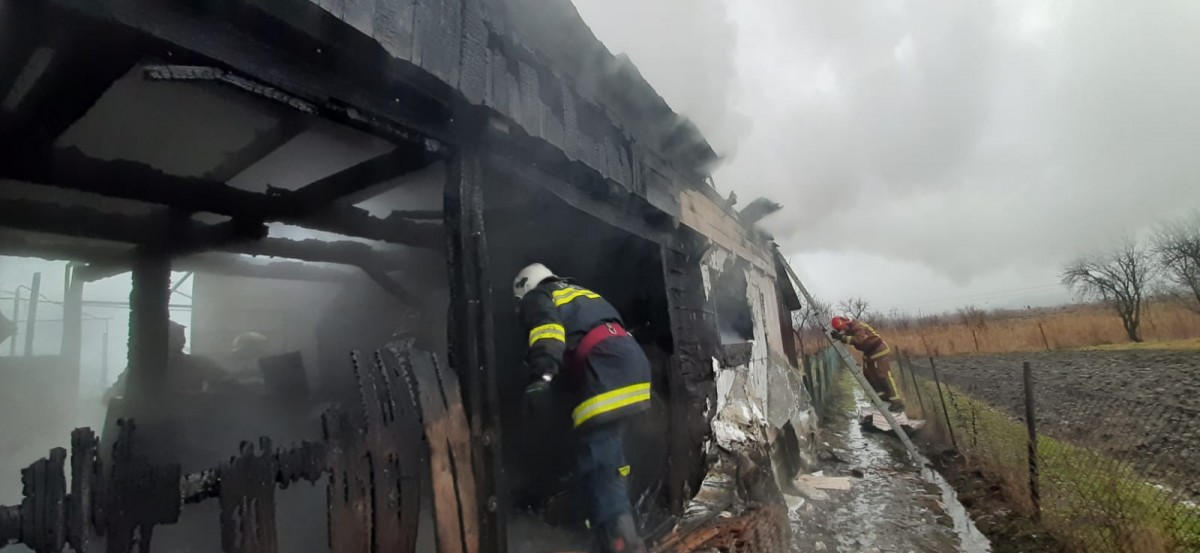 Incendiu la o casă de locuit în localitatea mureșeană Aluniș Incendiu la o casă de locuit în localitatea mureșeană Aluniș