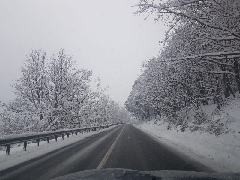 Deocamdată nu sunt probleme din cauza ninsorii pe drumurile naționale din Mureș