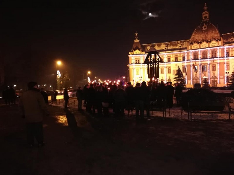 Marş cu făclii aseară în centrul Brașovului