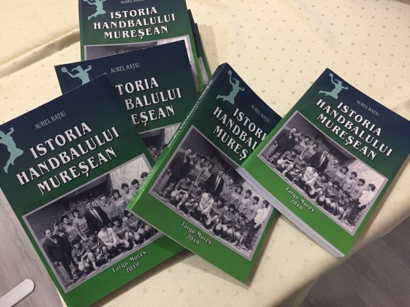 Peste 200 de pagini de istorie a handbalului mureșean