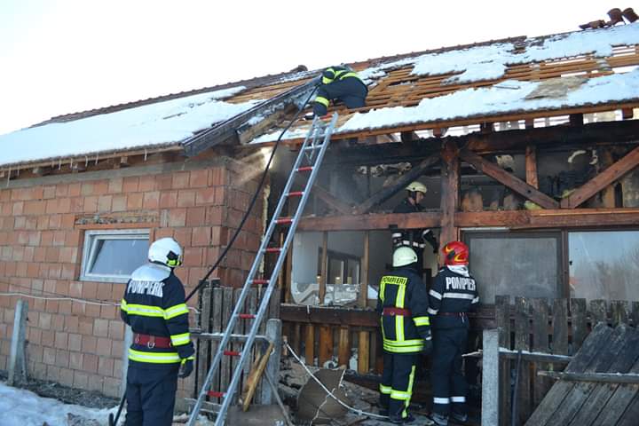 Două incendii produse în județul Covasna au fost cauzate de scurtcircuite electrice