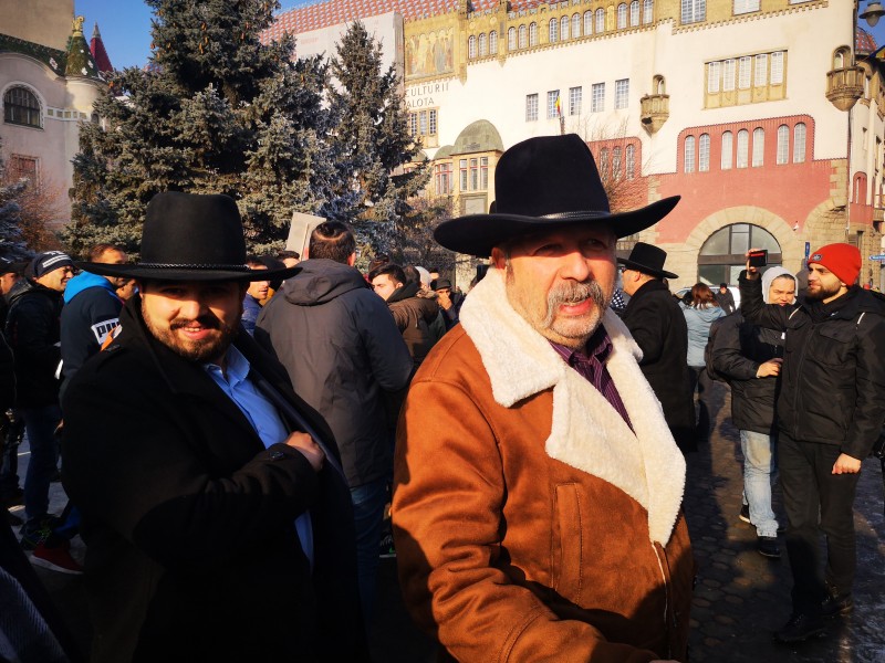 Peste 100 de romi au protestat la Târgu-Mureș