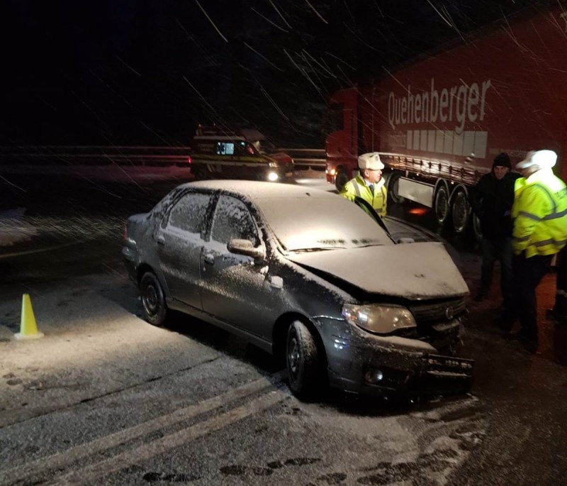 Coliziune între un TIR și un autoturism în zona Predeal