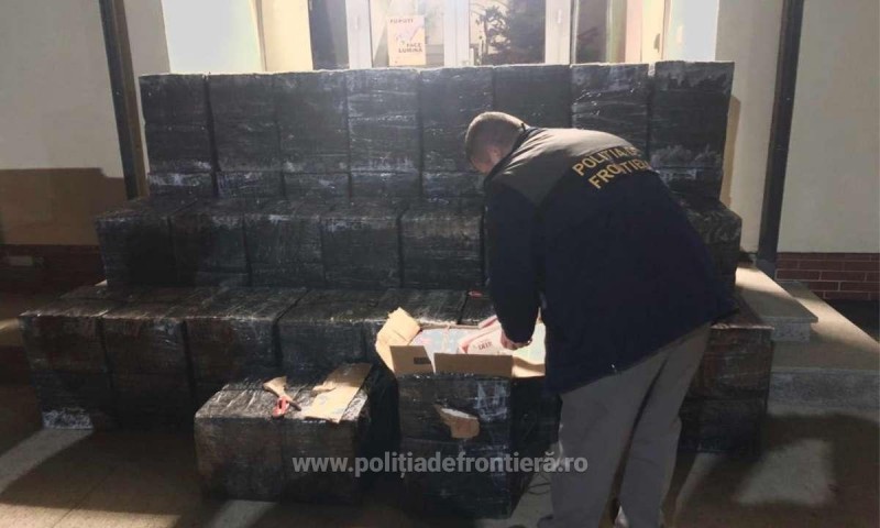 Peste 25.000 de pachete cu ţigări de contrabandă au fost confiscate la frontiera de nord a ţării