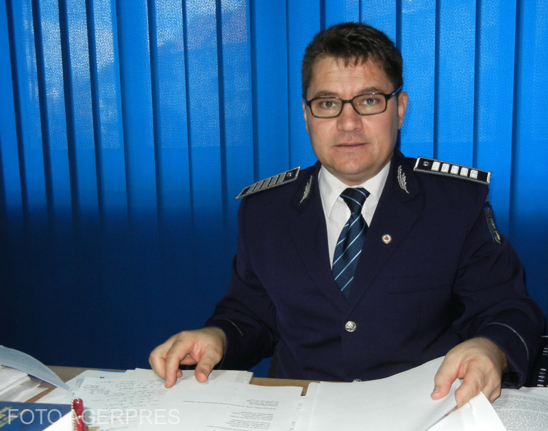 Anchetă după ce indicatoarele rutiere în maghiară de la Lacu Roşu şi Gheorgheni au fost acoperite cu vopsea