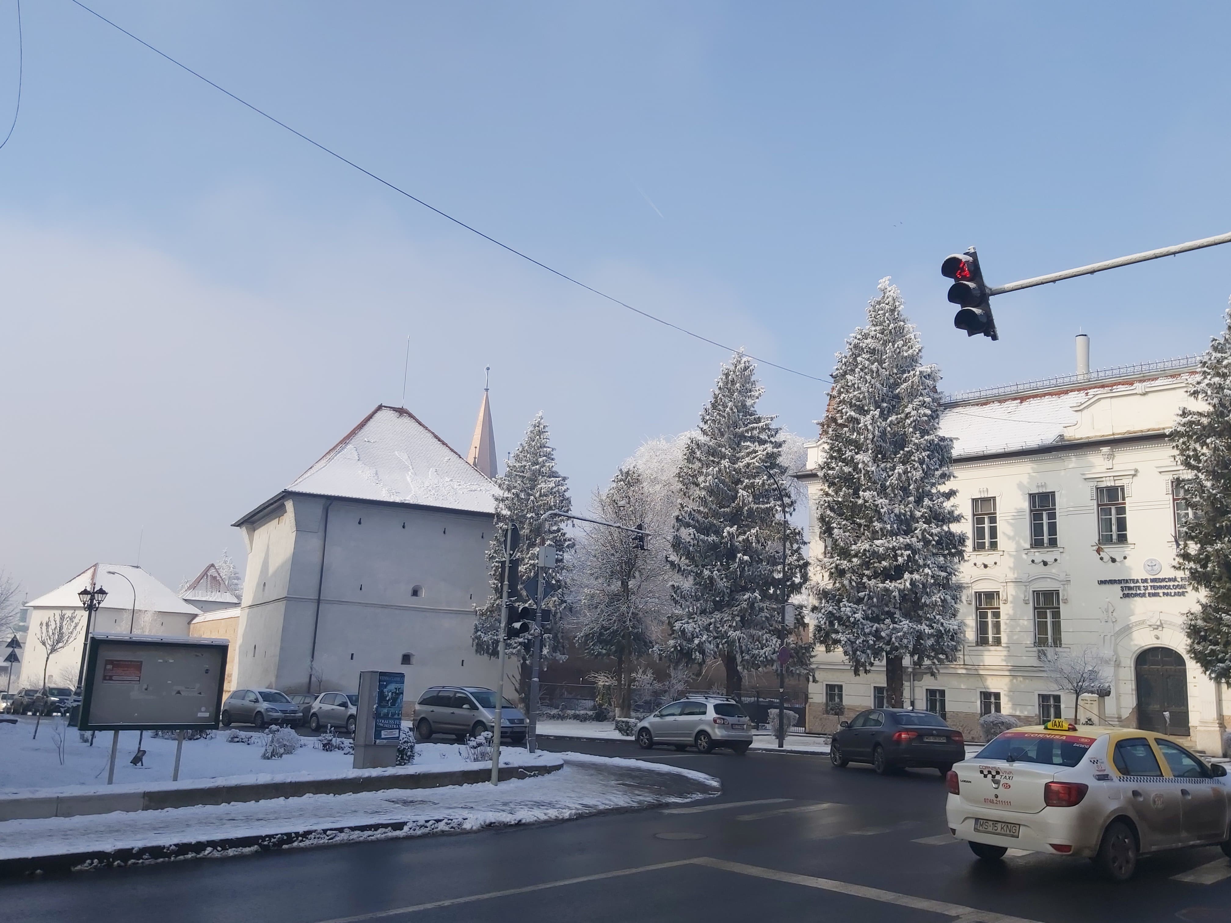 Ninsoarea de aseară nu a pus mari probleme șoferilor mureșeni