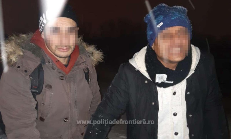 Poliţiştii de frontieră au depistat patru cetăţeni străini care au încercat să treacă ilegal frontiera din România în Ungaria