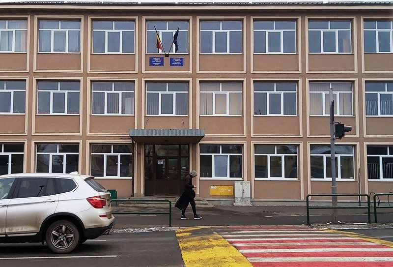 Plăcile de la începutul Liceului Tehnologic din Târgu Mureș au fost redescoperite Plăcile de la începutul Liceului Tehnologic din Târgu Mureș au fost redescoperite