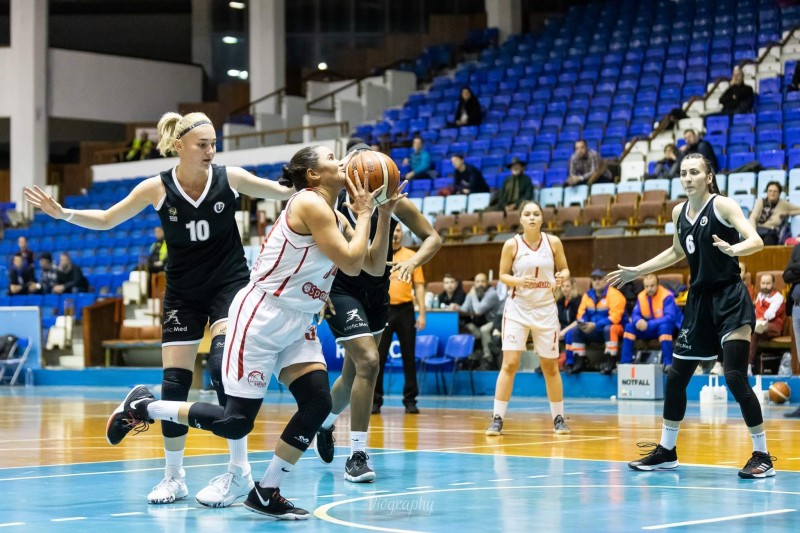 Meci de baschet în Sala Sporturilor din Tg.Mureș