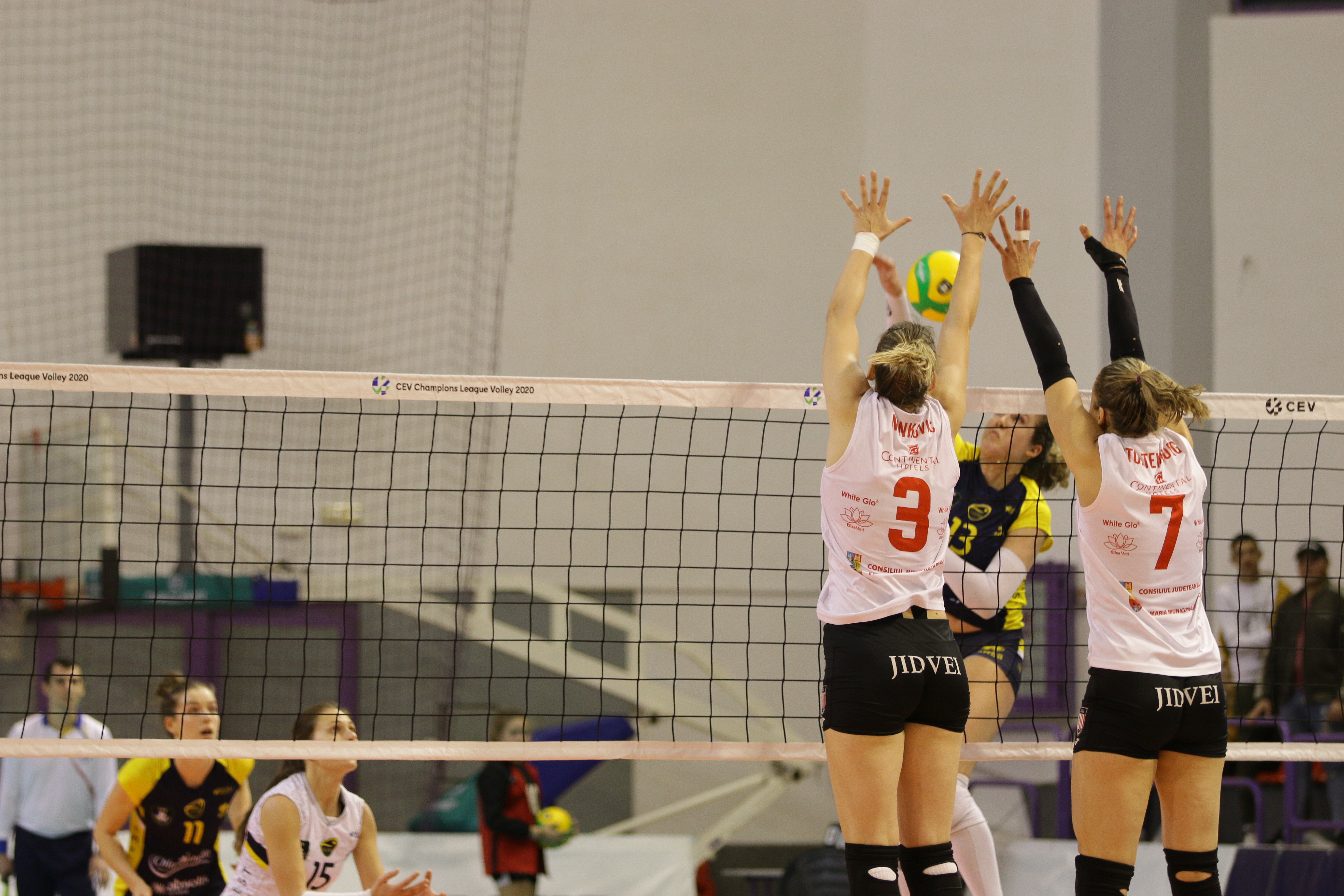 Victorie la volei feminin, în Liga Campionilor