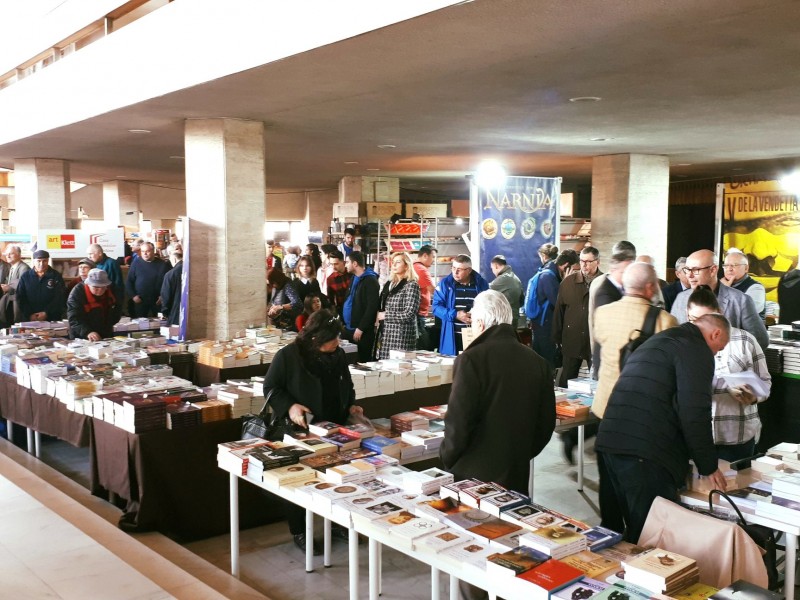 Peste 50 de edituri participă la Caravana Gaudeamus Radio România de la Craiova Peste 50 de edituri participă la Caravana Gaudeamus Radio România de la Craiova