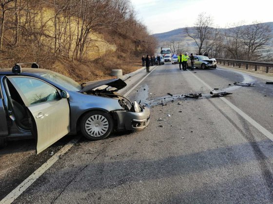Şase persoane rănite într-un accident în apropiere de localitatea Ruşi