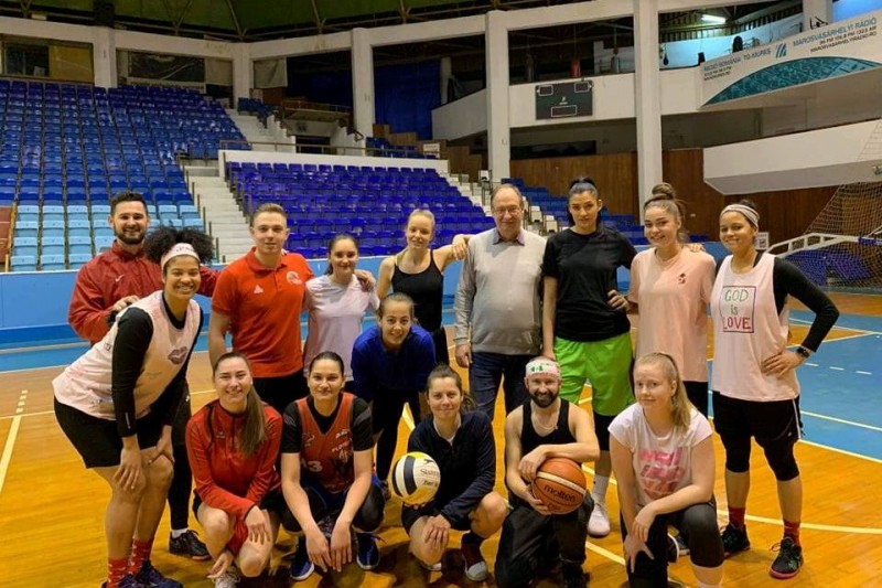 Baschet în Sala Sporturilor din Tg.Mureș