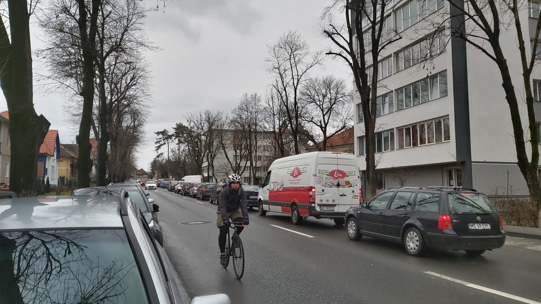 Bicicliștii se plâng de lipsa pistelor de bicicletă la Târgu Mureș