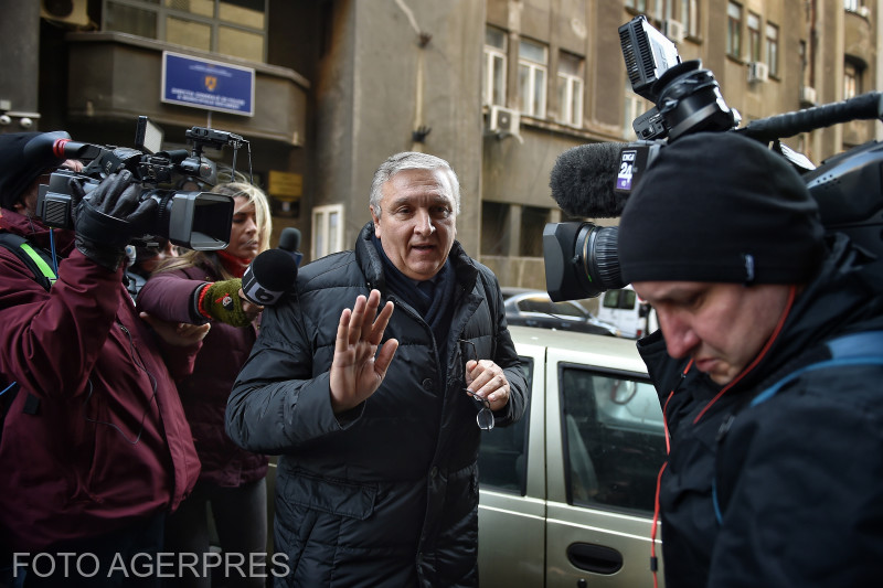 Medicul chirurg Mircea Beuran a fost plasat în arest la domiciliu, în dosarul de corupţie în care este acuzat de luare de mită Medicul chirurg Mircea Beuran a fost plasat în arest la domiciliu, în dosarul de corupţie în care este acuzat de luare de mită