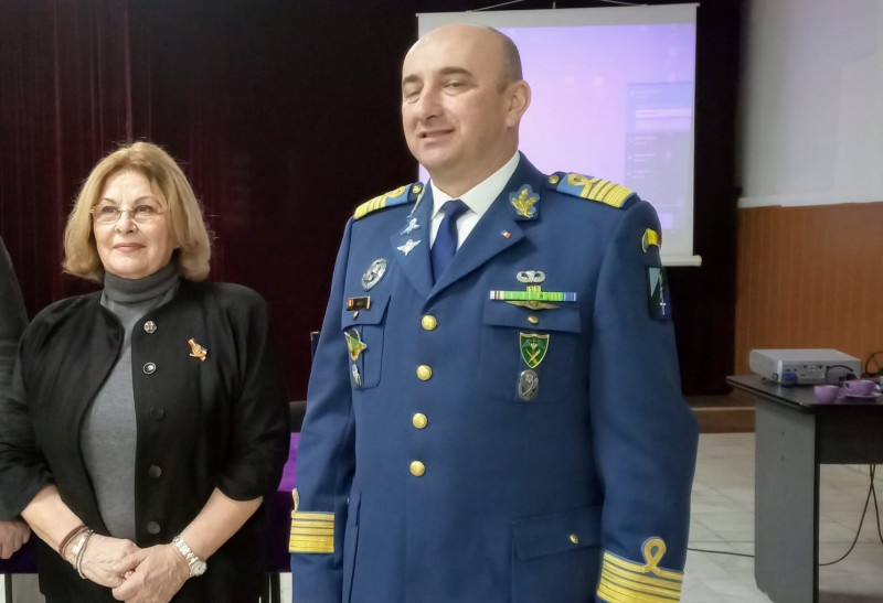 Mureș: copiii și tinerii, îndemnați să practice parașutismul