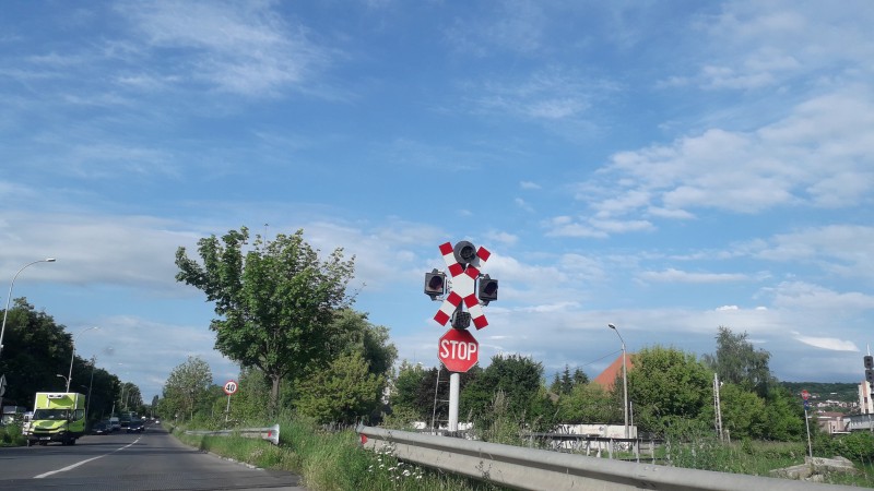 Semnalizările la trecerile la nivel cu linia de cale ferată vor fi îmbunătăţite