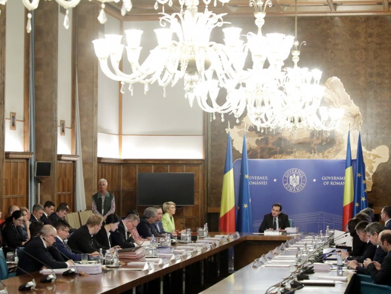Guvernul se întruneste în şedinţă de la această ora (19:00)